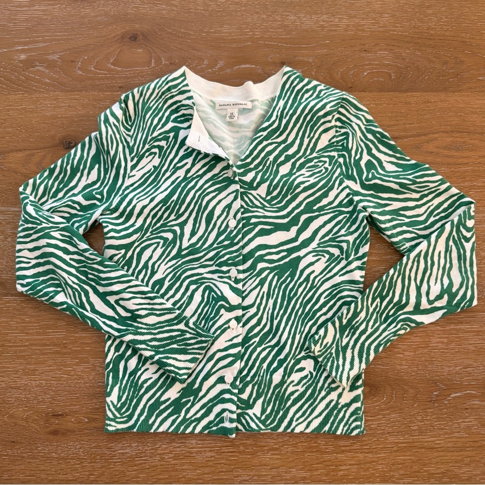 Banana Republic Green and White Zebra Knit Long Sleeves Sweater XS